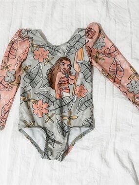 Disney Girls' Moana Long Sleeve Rashguard Swimsuit - Gray and Pink Floral